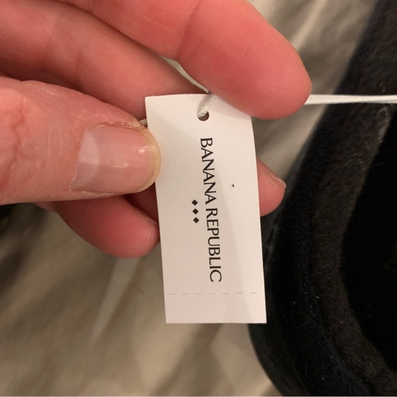 Banana Republic Men's Slippers. Black Color. Sz. Medium 9-10). Retail $60 - Picture 2 of 3